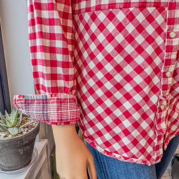 Tasha Polizzi Collection Red and White Gingham Pearl Snap Western Shirt, Medium - Picture 4 of 9